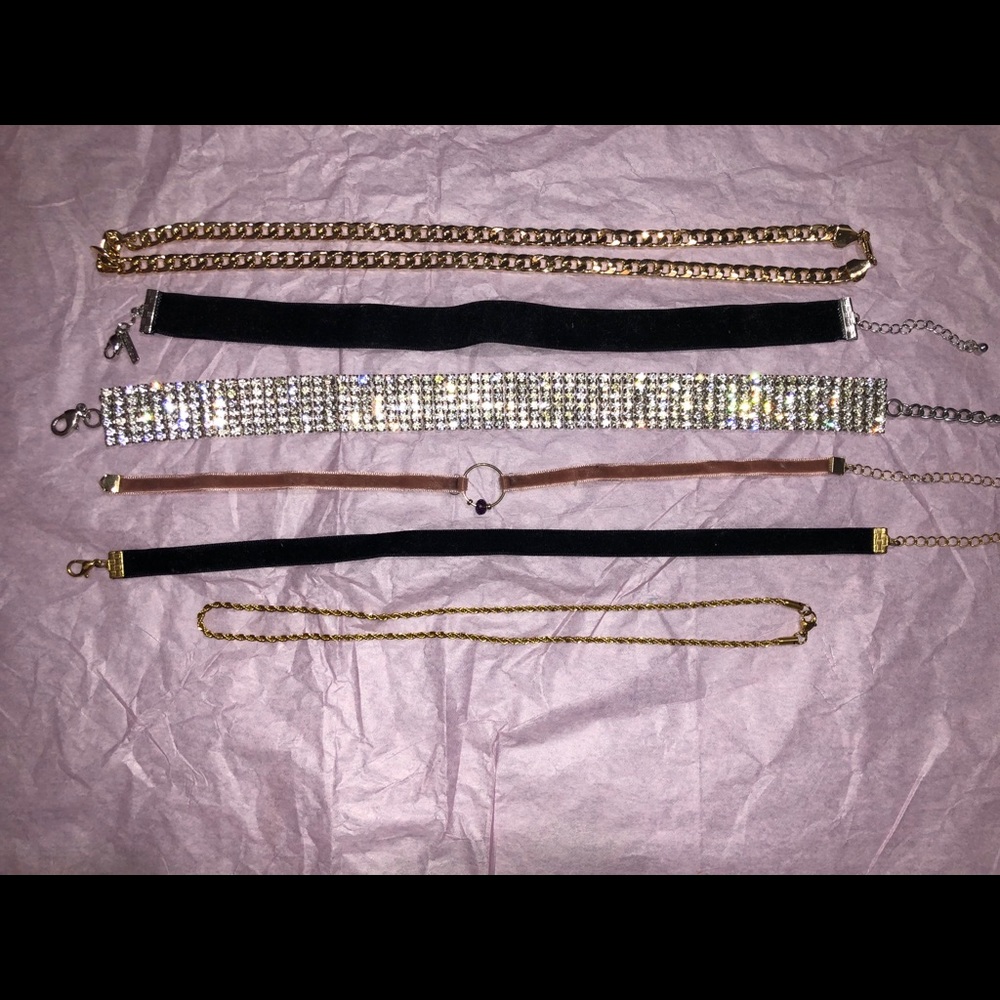 Four Chockers / Two Chains